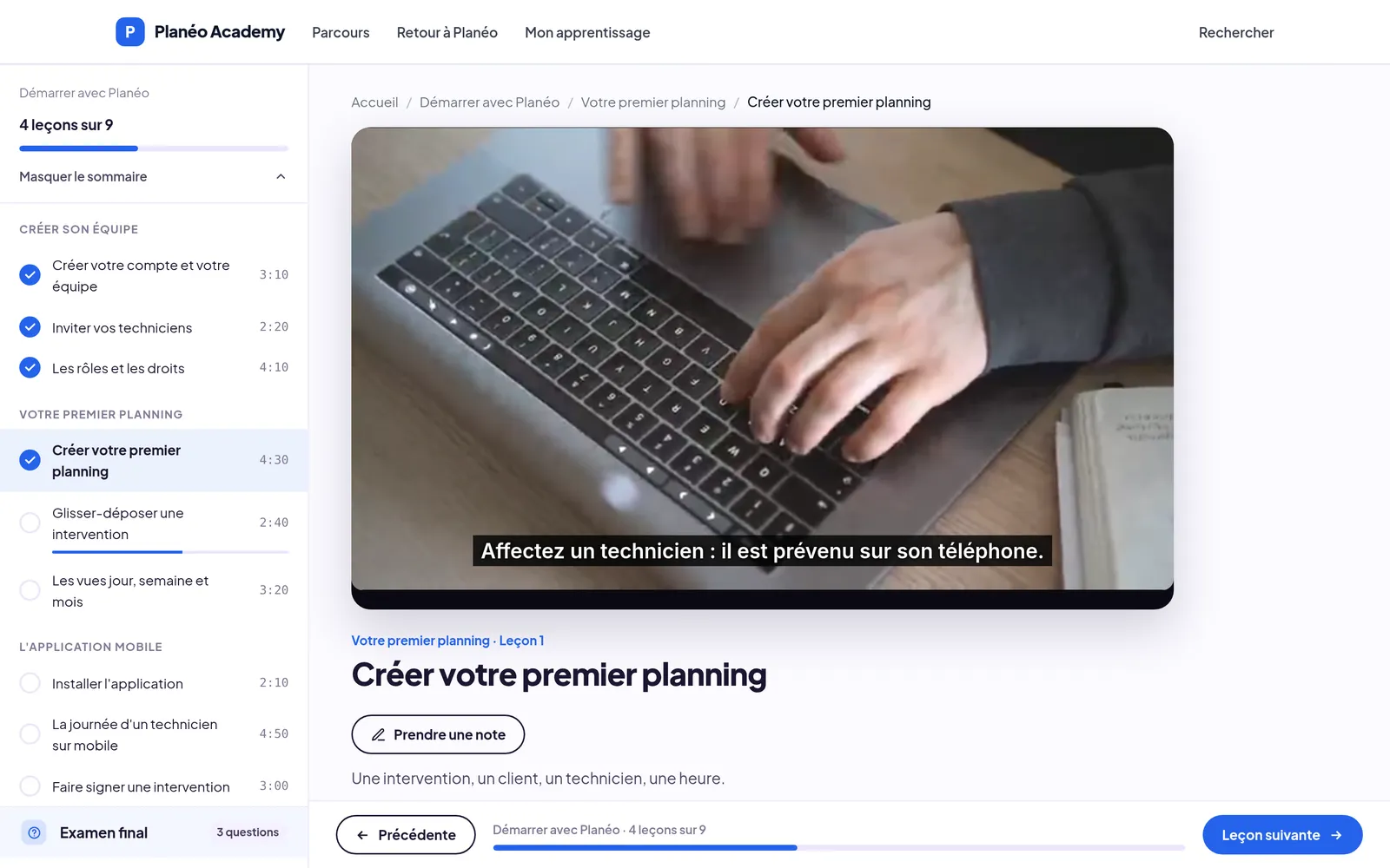 Le tutoriel « Créer votre premier planning » en lecture, sous-titré en français, avec le sommaire du parcours à gauche