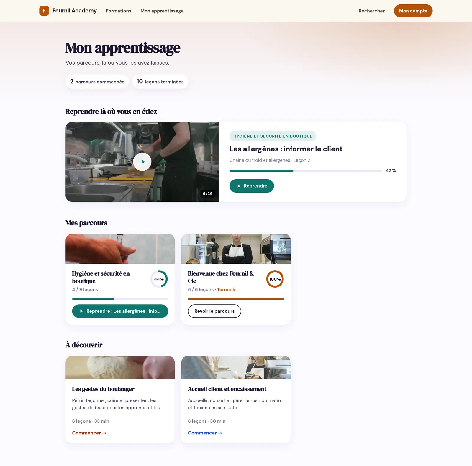 La page « Mon apprentissage » d'une apprenante : deux parcours commencés, dix leçons terminées, la leçon à reprendre à 42 %