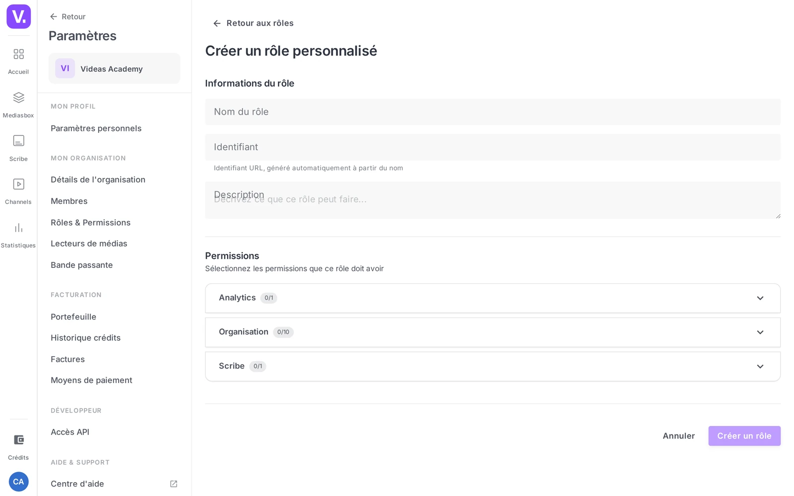 l’écran de création d’un rôle : champs Nom / Identifiant / Description et les panneaux de permissions par catégorie