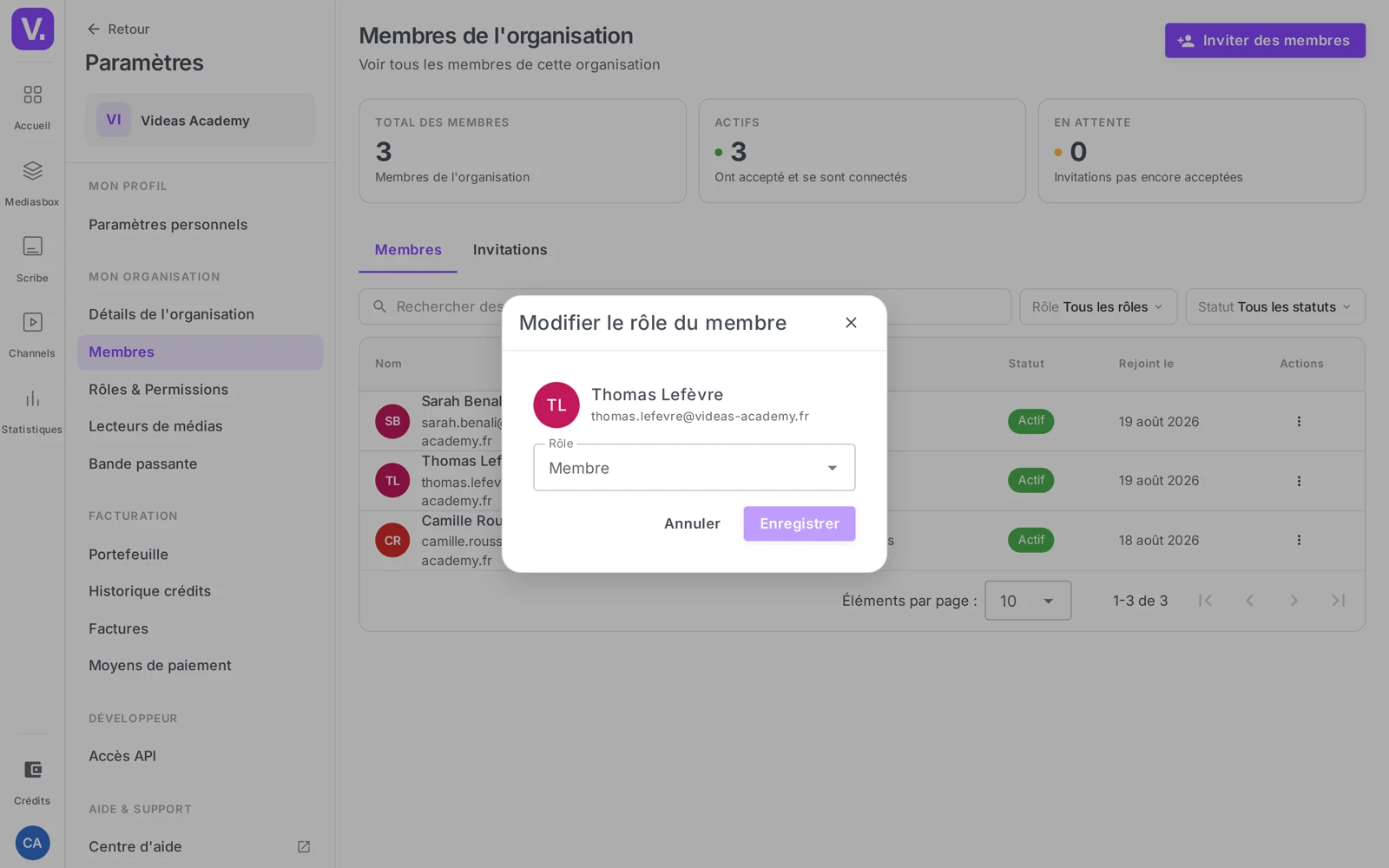 le sélecteur de rôle ouvert sur un membre (modale Modifier le rôle du membre)